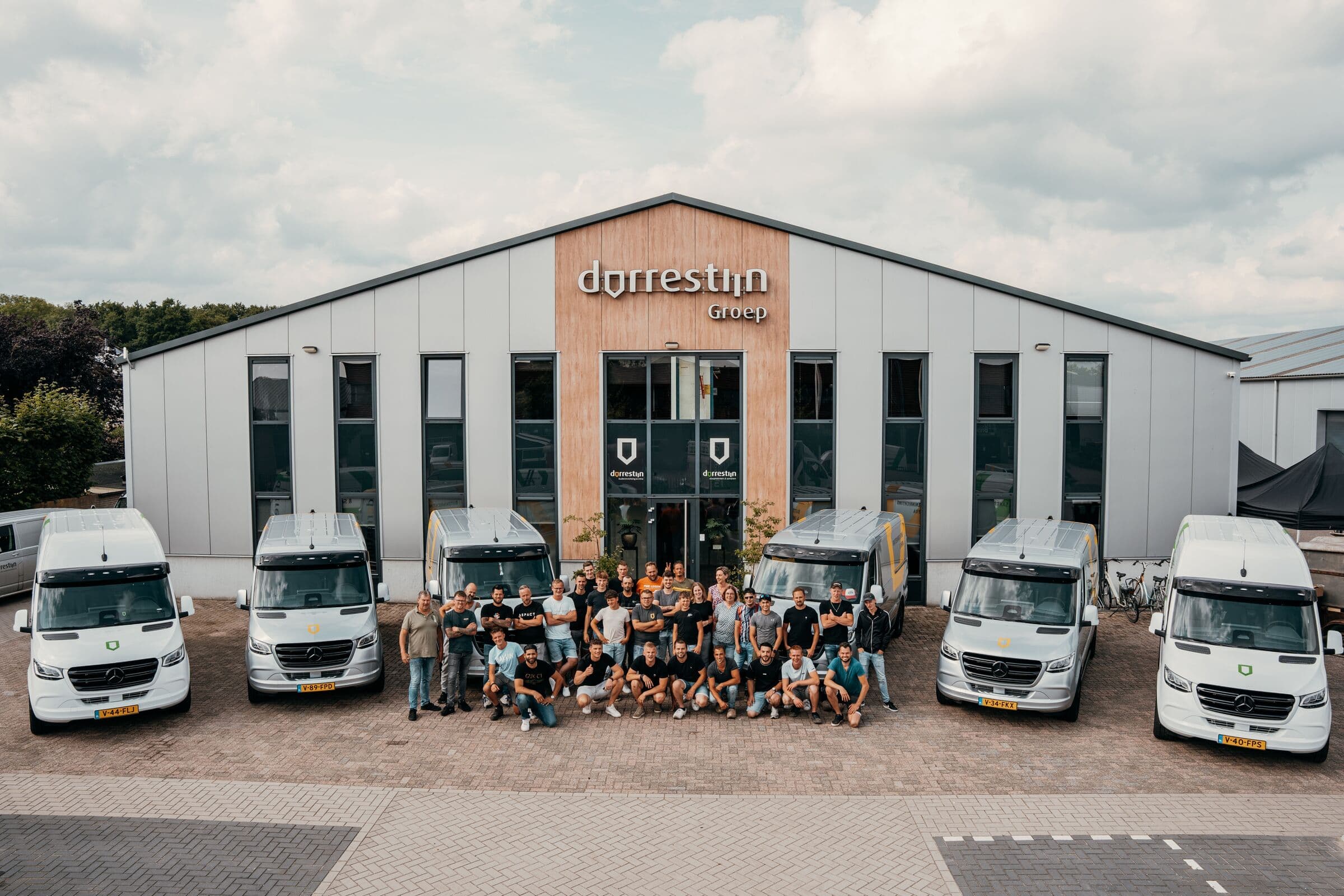 Alle medewerkers van Dorrestijn Groep voor het bedrijfspand in Veenendaal