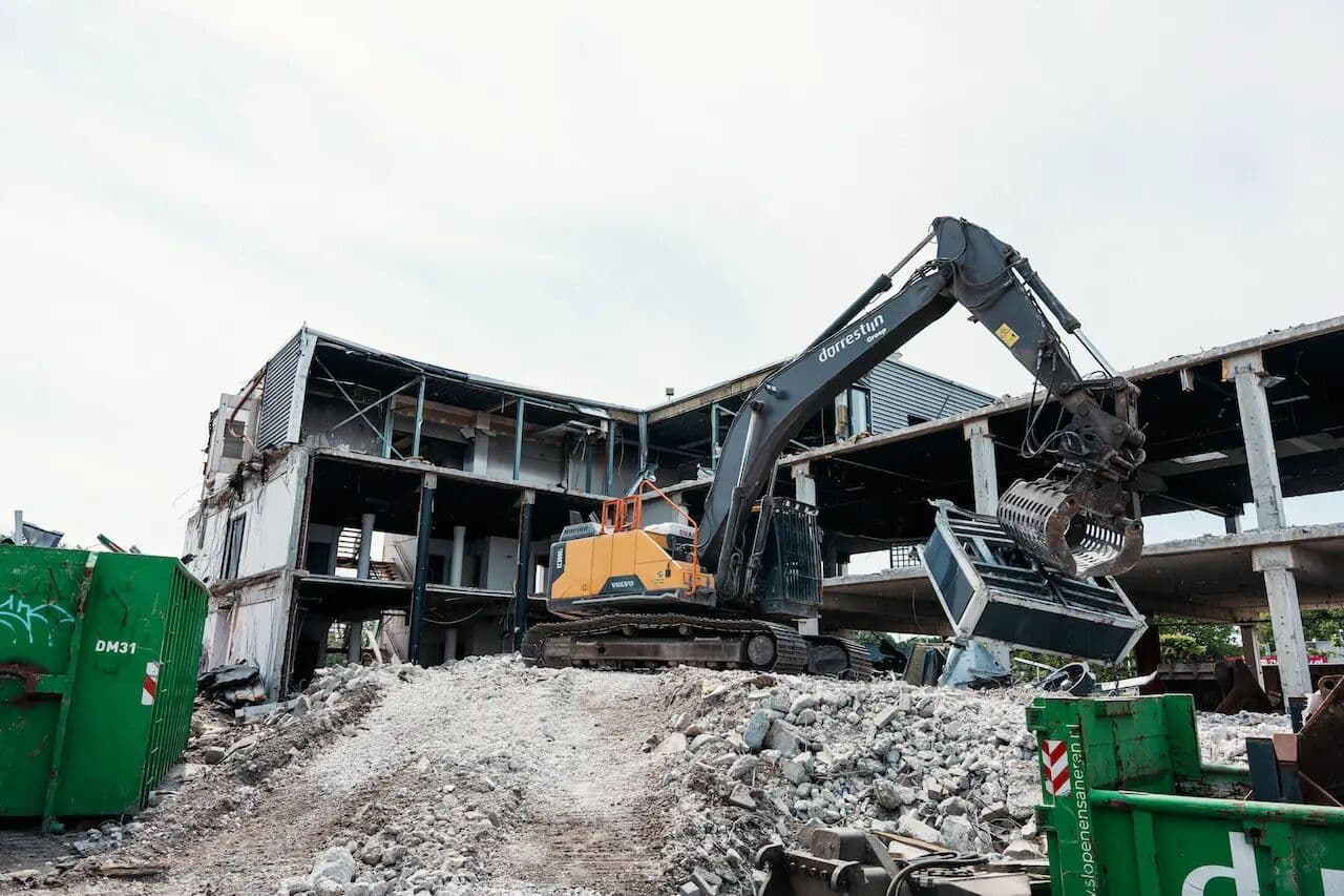 Demontage kantoorpand in Aalsmeer: fase 2 circulair slopen gestart, foto 1